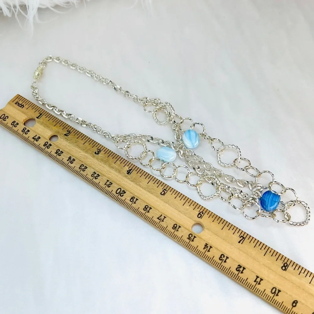 Pretty Silvertone and blue chain necklace with barrel closure costume